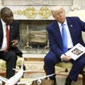Tramp prikazao Ramafosi video-snimke „genocida” nad belcima u Južnoj Africi