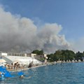 Dok sve gori, Žitorađani se kupaju u bazenu