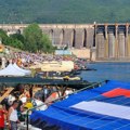 Drinska regata na vrhuncu: Spust od Perućca do Rogačice započeo uz hiljade učesnika (FOTO, VIDEO)