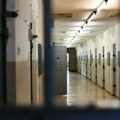 Planirali bekstvo iz somborskog zatvora? Obezbeđenje otkrilo rupu ispod prozora u ćeliji, zatvorenici odvalili metalnu šipku…