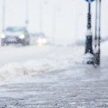 MUP upozorava vozače: Budite oprezni zbog gužvi i snega, vozite polako, praznici su vreme za porodicu, ne žurbu