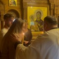 Šveđanka zbog ljubavi prešla u pravoslavlje: Krstila se u manastiru u Ripnju, a jedna stvar u crkvi ju je razočarala (video)…