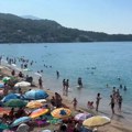Nesvakidašnja nesreća u Crnoj Gori: Vozio automobil pešačkom zonom, pa se zakucao u baštu kafića