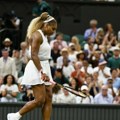 Серена Вилијамс због повреде колена одустала од дубла са сестром Венус