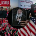 Iran nastavlja oproštaj od Hamneija, Tramp poručuje: Ili sporazum ili ćemo završiti posao