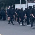 Crne fantomke blokirale najprometniju britansku luku! Urlaju protiv migranata - poslanik im poručio: "idioti, nađite posao!"