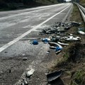 Sudarila se tri vozila, delovi rasuti po putu! Prve slike sa mesta nesreće kod Ostružnice: Jedna osoba poginula, ima i…