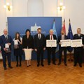 Uručene Oktobarske nagrade i Novembarske povelje: Među laureatima hirurg, flautistkinja i spasioci