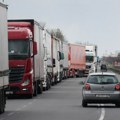 Stanje na putevima: Gužve na graničnim prelazima, kamioni na Batrovcima čekaju šest sati