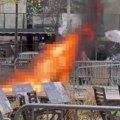 Horor: Muškarac se zapalio ispred suda u kom se sudi Trampu: Ljudi vrišteći bežali iz parka