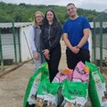Ученици Економске школе у Лесковцу сакупили новац и донирали азилима храну за псе и мачке