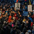 Desetine hiljada demonstranata izašlo na ulice u Slovačkoj protiv premijera Roberta Fica