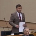 „Vučić je ostavio Srbe s Kosova na cedilu, sad prenosi krizu iz Srbije kod nas“: Govor poslanika iz RS je surova istina o…