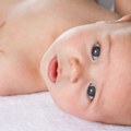Više je razloga zbog kojih bebi glava može biti vruća, evo kada to treba da zabrine