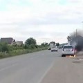 Gori automobil nasred ulice: Saobraćajna nesreća u Vrnjačkoj banji: Vatra progutala vozilo (video)