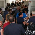 Opozicija ušla u Gradsku kuću u Zaječaru nakon ubeđivanja sa policijom, traži uvid u birački materijal