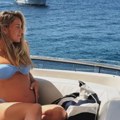 Pevačica se udala u tajnosti, SAD otkrila pol bebe: Pozirala u bikiniju, trudnički stomak u prvom planu (foto)