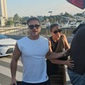 Saša Kovačević uhvaćen sa devojkom koja se retko eksponira: Stigli u Beograd, ne skidaju osmehe sa lica (foto)