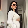 Pevačica u petoj deceniji čeka bebu! Objavila sliku i pokazala trudnički stomak, svi je pitaju samo jedno