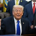 На подсицај посете британског краља и краљице Трамп укида део царине на шкотски виски