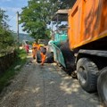 Kragujevac: Počelo asfaltiranje puta ka Bešnjaji