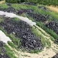 (Video) Snimljena ogromna divlja deponija guma na obodu Beograda Snimak dronom za nevericu: Usred njiva - opasna crna gomila