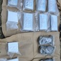 U Beogradu zaplenjeno 10 kilograma kokaina i tri kilograma heroina, uhapšen mladić (26)