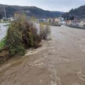 Poplave u Srbiji: Vanredno u 37 opština, izlile se reke, pao i most