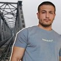 "Radio je u fabrici, bio za primer": Filipov (21) auto nađen otključan kod mosta, zabrinuti drugovi ga traže