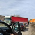 Blokada puta u Rudaru kod Kuršumlije, raseljeni sa KiM traže da prestane teror nad Srbima
