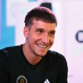 "Mama je bila kasirka, a otac komercijalista": Bogdan Bogdanović danas je kapiten reprezentacije Srbije, a evo kako je nekada…