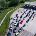 Kilometrska kolona na "milošu velikom" Evo kakva je situacija na naplatnoj stanici na naplatnoj stanici Pakovraće (Foto)