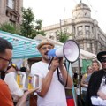 Blokaderi peti dan lumpuju ispred Vlade Srbije uz muziku, društvene igre i likove iz fikcije