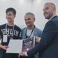 Dušan Antić, učenik OŠ ,,Petar Petrović Njegoš“ iz Zrenjanina apsolutni pobednik manifestacije „Dan Raše Popova“ Dušan Antić…
