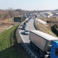 Idete li na put? Spremite se za neviđene gužve u saobraćaju ovog vikenda izbegnite čekanje na naplatnim rampama
