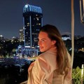 (Foto) pa zar mora sve najluksuznije: Bivša žena našeg pevača na odmoru uživa punim plućima: Od šopinga, restorana do spa…