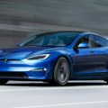 Tesla poklekao: Uvodi Apple Carplay u automobile