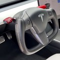 Tesla poklekao: Uvodi Apple Carplay u automobile
