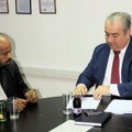 Direktor JKP Šumadija Kragujevac uručio Ugovor na neodređeno zaposlenom nakon 15 godina rada