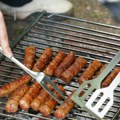 Domaći upaljači za roštilj sve popularniji: Evo kako se prave - nećete verovati šta je jedan od sastojaka ove učinkovite sprave…