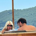 (Paparaco) Uhvatili smo Daru Bubamaru sa 20 godina mlađim dečkom Prve slike sa odmora, baškare se u Crnoj Gori, evo kako su se…