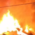 Veliki požar u Zmajevu Vatra "guta" porodičnu kuću (video)