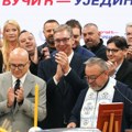 "Svi članovi porodice Vučić su u Srbiji i niko Srbiju neće napustiti" Vučić se obratio na slavi SNS, prisustvuje ceo vrh…