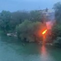 Požar u Banjaluci: Plamen u blizini Gradskog mosta (video)