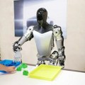 (VIDEO) Ilon Mask predstavio poboljšanu verziju robota Optimusa