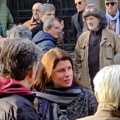 (Video) Suze na Novom groblju: Glumica Marija Vicković se potpuno slomila na ispraćaju Žarka Lauševića, rasplakala se…