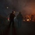 Stravičan požar u Grčkoj, vatra stigla do kuća: Stanovništvu poslata alarmantna poruka, nestalo vode, angažovani avioni i…