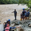 Nepal: Izvučeno jedno telo iz autobusa koje je klizište odvuklo u reku