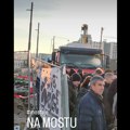 FOTO, VIDEO: Aktivisti uspeli da dođu na Stari savski most