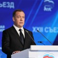 Medvedev: Bajdenovi „repovi” će se još dugo vući